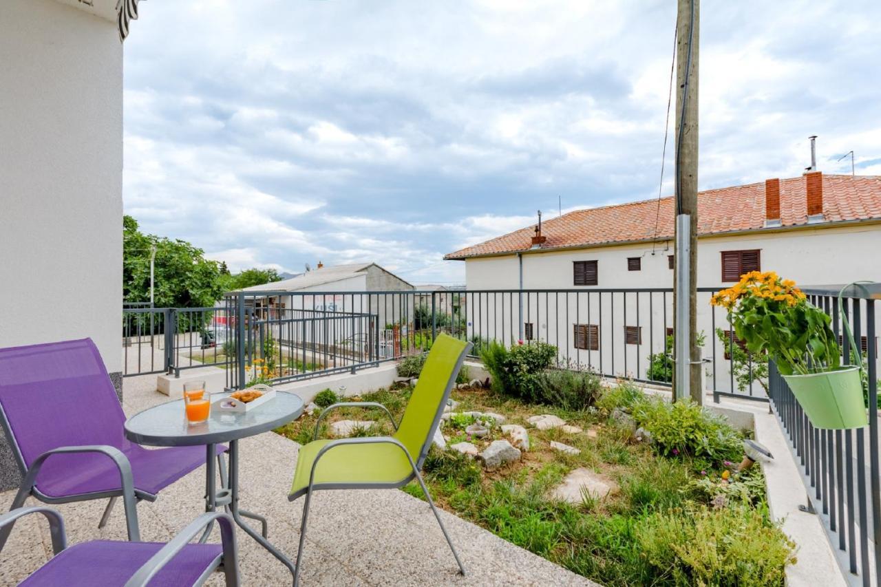 Apartment Anamaris Solin Bagian luar foto