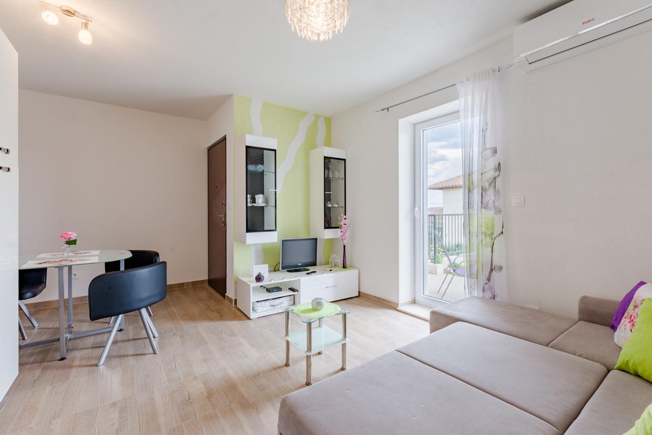 Apartment Anamaris Solin Bagian luar foto